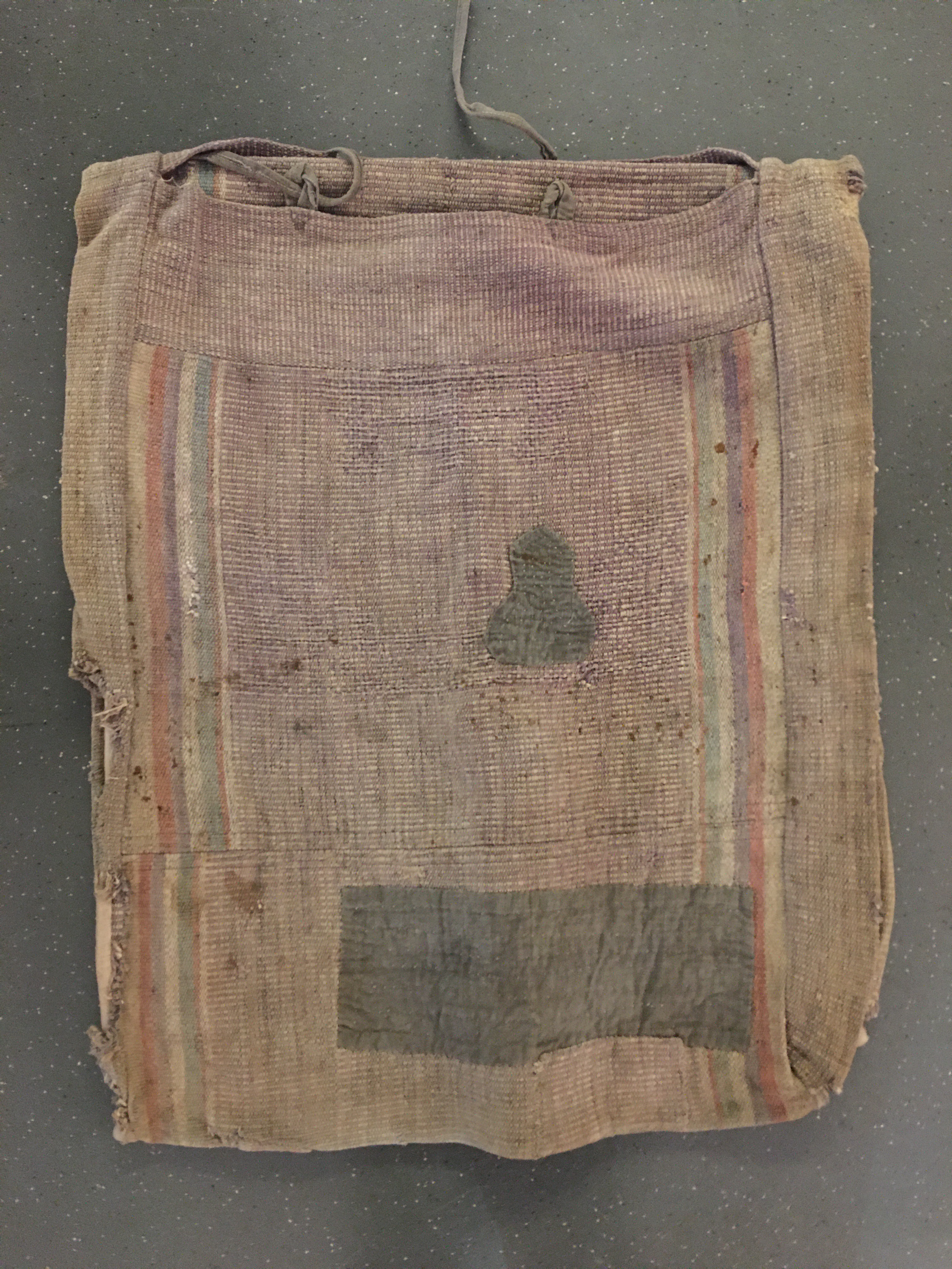 1936年红军打进山丹县城的战利品-马袋